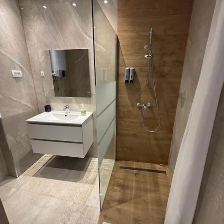 Luxury Apartment *